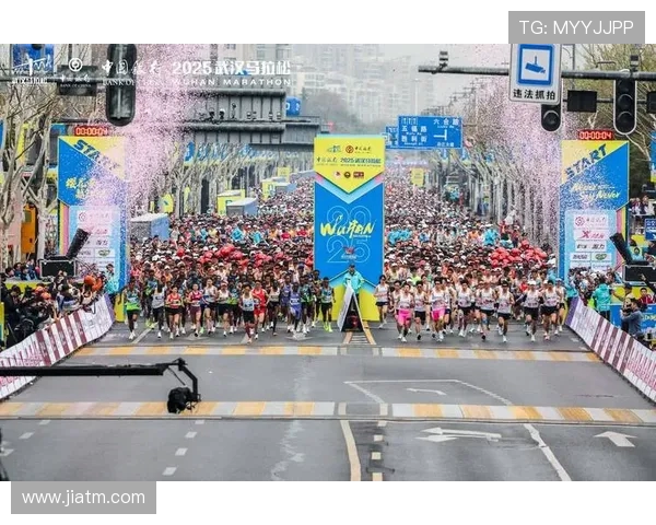 武汉城市马拉松街舞队精彩配合展现团队精神与活力