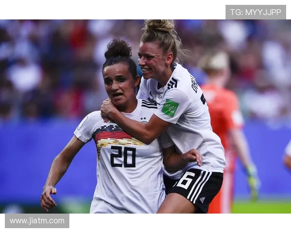 奥运女足精彩对决德国队与加拿大队争锋相对展现巅峰实力